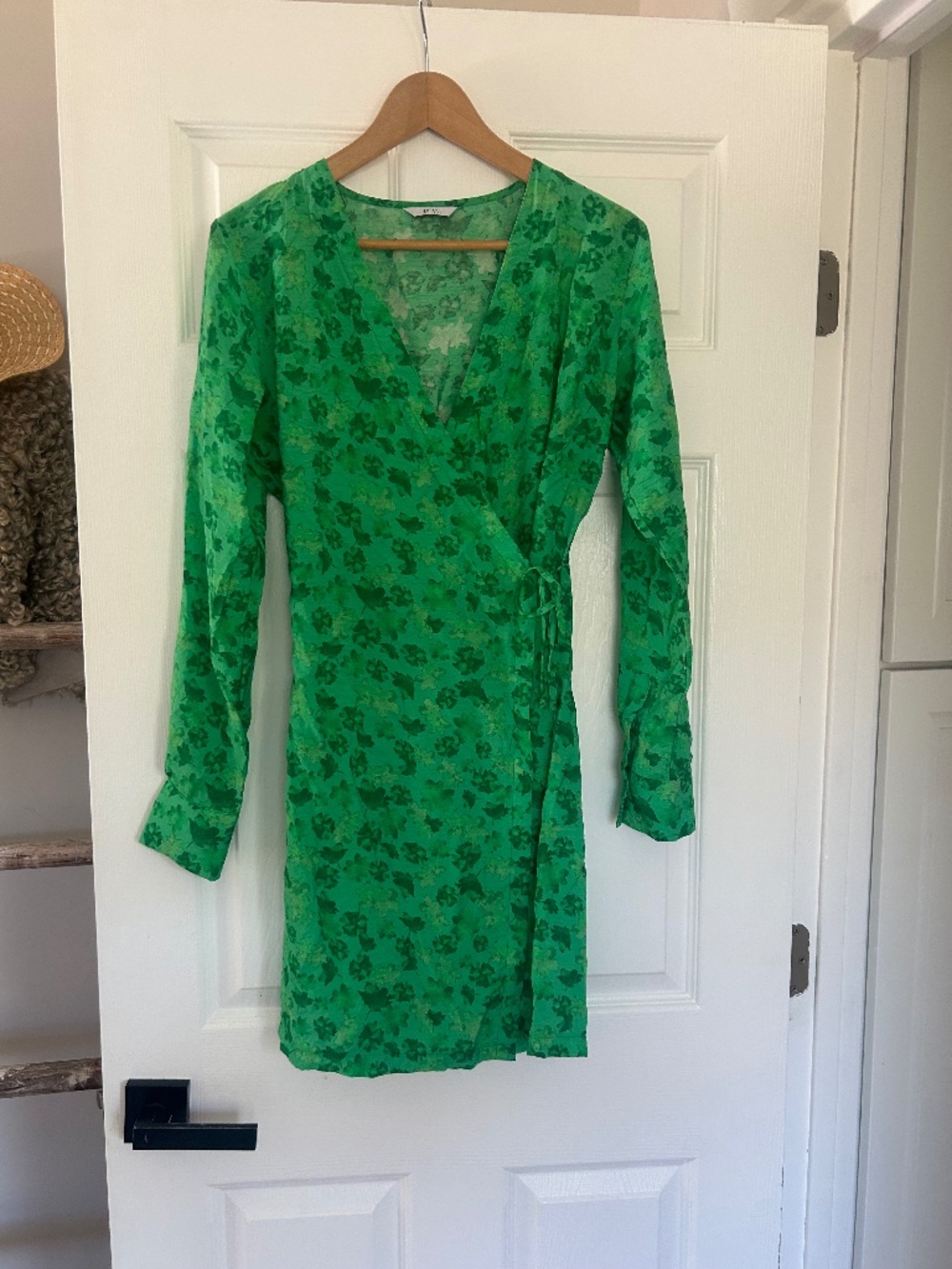 Super cute Envii Water Lily Floral Wrap Mini Dress – XS